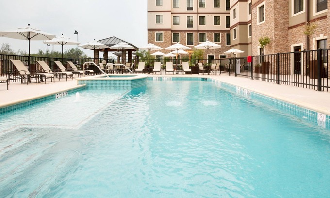 Hollywood Park Condo | 15 Minutes from Six Flags! | Free Breakfast Every Morning + Outdoor Pool + Hot Tub