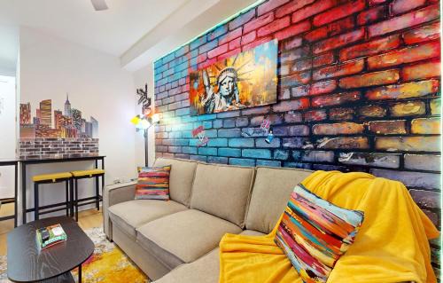 Hoboken Apartment | 15 Minutes to NYC - A Fun & Colorful Getaway