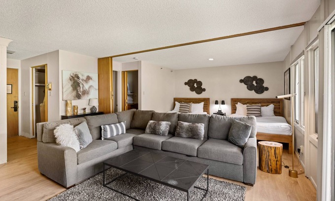 Snowmass Village Condo | 15% Off for Fall Savings! Stay 3 Nights Now thru Nov 19