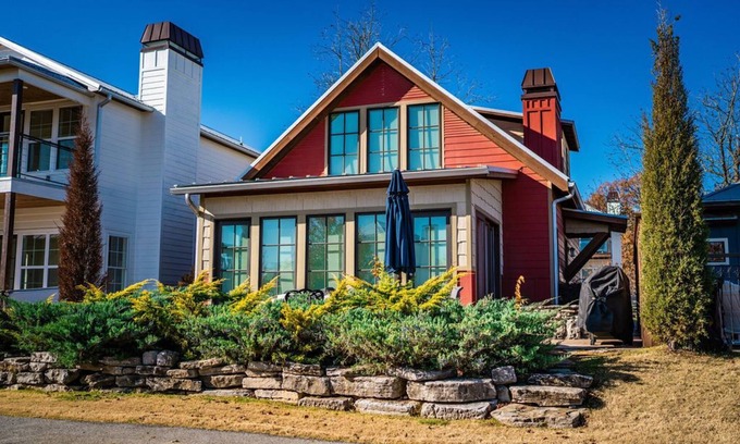 Vinita House | 15% off gorgeous cottage, hot tub, pool, fishing ponds, streams, waterfalls!