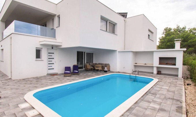 Srima Other | 150 m² Accommodation ∙ 4 bedrooms ∙ 8 guests