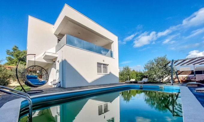 Srima Other | 150 m² Accommodation ∙ 4 bedrooms ∙ 8 guests