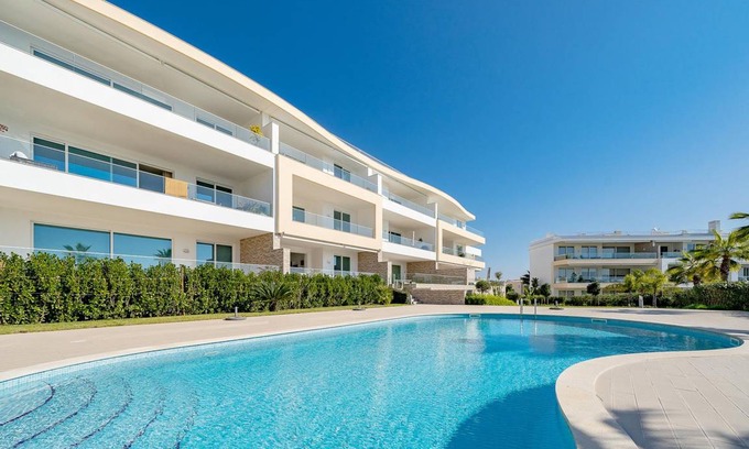 Porto de Mos Apartment | 150 m² Apartment ∙ 2 bedrooms ∙ 4 guests
