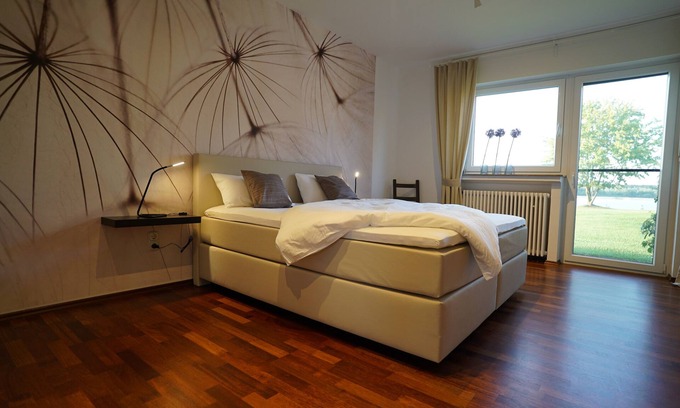 Wesel Apartment | 150 m² apartment on Diersfordter Waldsee with sandy beach and water terrace