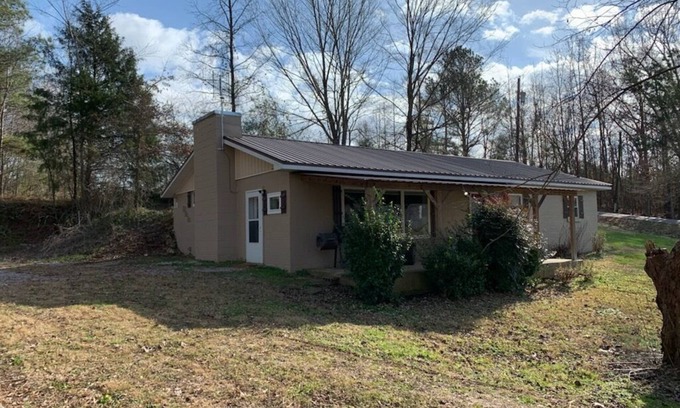 Rogersville House | 1500 sq ft house located on m y farm. open floor plan