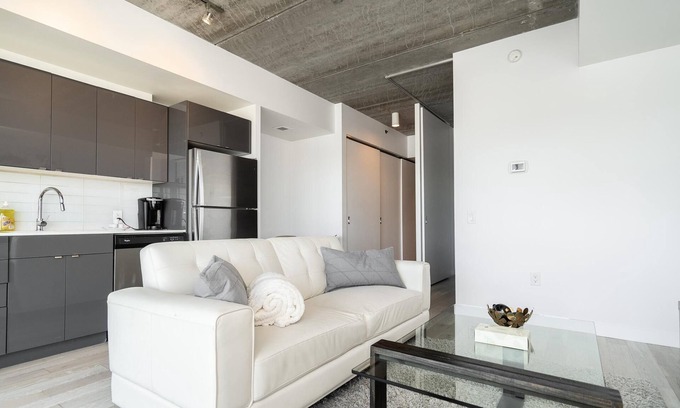 Downtown Winnipeg Condo | (1505)Downtown Winnipeg+Cheerful 1 Bdr+Fast WiFi(311)