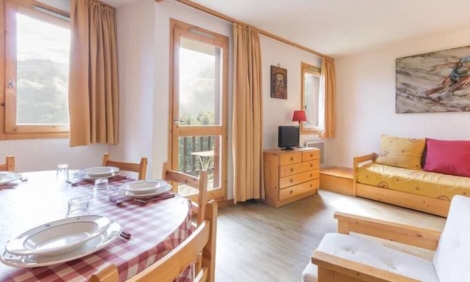 Montchavin Apartment | 150m from resort center, 1st floor, balcony, tv, ski locker, 33m², Montchavin La Plagne