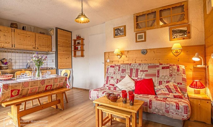 Aussois Apartment | 150m from resort center, 1st floor, balcony, tv, ski locker, 27m², Aussois