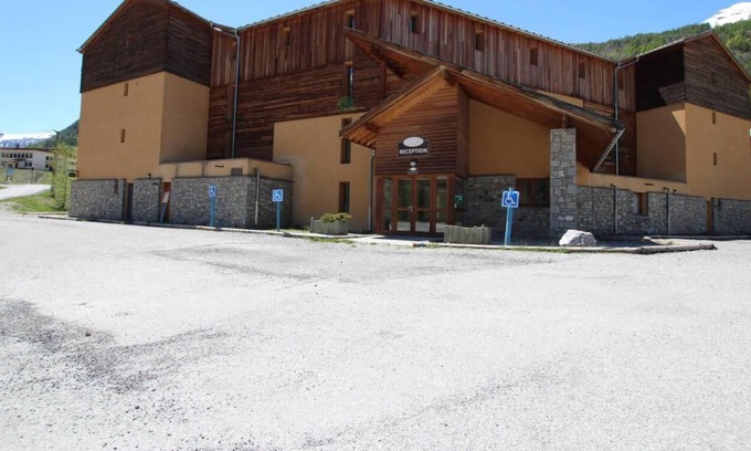 Vallouise-Pelvoux Apartment | 150m from ski slopes, 2nd floor, view mountain, balcony, tv, 36m², Pelvoux