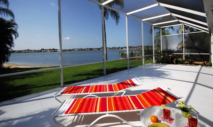 North Naples House | 155 m², max 4 people, 2 bedrooms 2 bathrooms, home office, pool next to the house