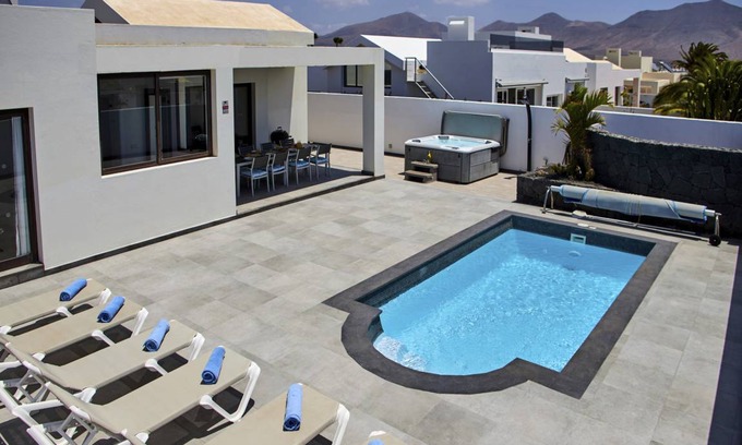 Playa Blanca Villa | 157 m² Villa ∙ 4 bedrooms ∙ 8 guests