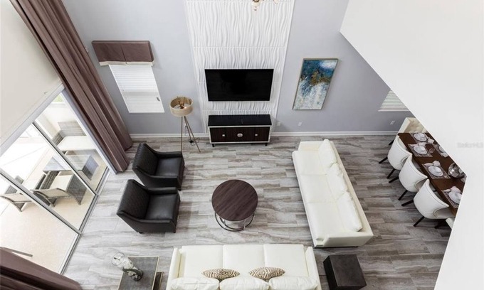 Davenport House | 1577SW: Amazing 5bd/5bath home! Sleeps 13 w/pool and jacuzzi!