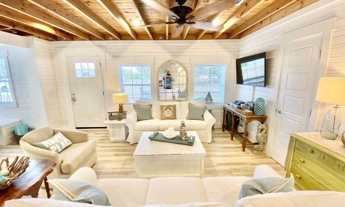 Laguna Beach Estates House | $159/night thru Oct 4th~LAGUNA BEACH'S BEST! Across from the Quiet Laguna Beach!
