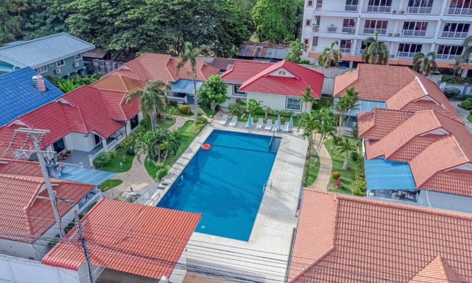 Pratumnak Hill Villa | 15BR-30PAX,300m-Beach & 8mins Walking Street for Families & Group Retreat