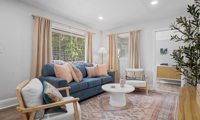 Charlotte House | 15min to Downtown & UNC - BBQ, Outdoor Games & Dining