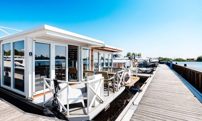 Groenlandsekade Boat Rental | 15mins to AMS | Rooftop Terrace | Free parking | Self check-in