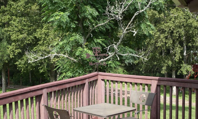 Franklin Estates House | 16 Acre Aggie Octaranch in the Bend of the Brazos River