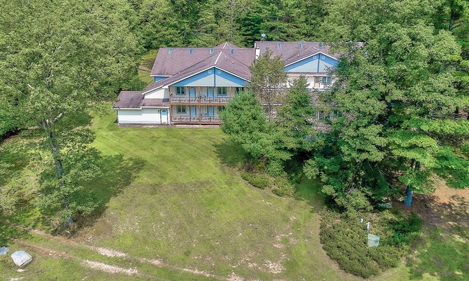 Rowland House | 16 Bedroom 20 Bathroom Mansion with Indoor Pool