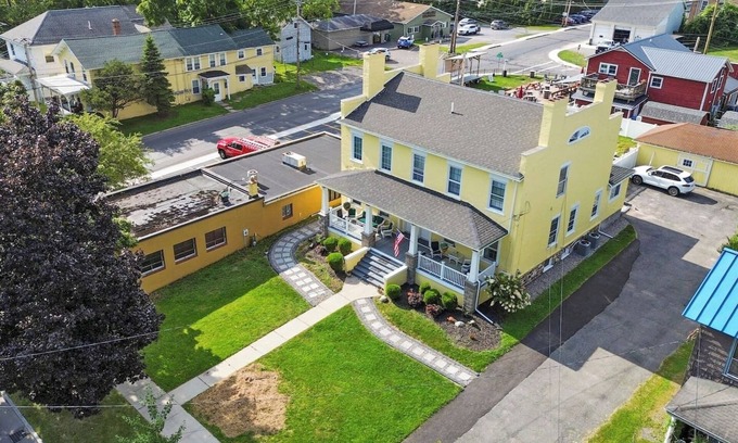Canandaigua House | 16 Guests | Wedding Venues 5 Mins | Canandaigua