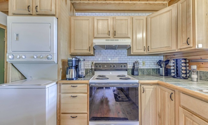 Ruidoso Cottage | 16 Mi to Ski Apache: Ruidoso Cabin Rental