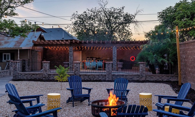 Alamogordo House | 16 mi to White Sands. Pool, Game Room, King Beds