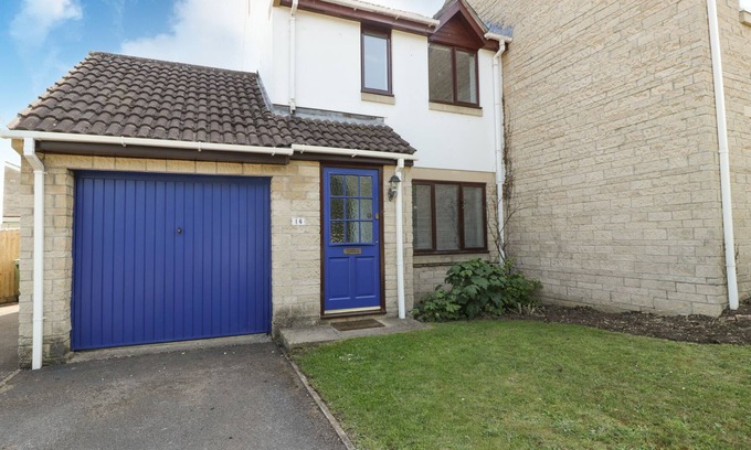 Bradford-on-Avon Cottage | 16 MYTHERN MEADOW, pet friendly, with a garden in Bradford-On-Avon