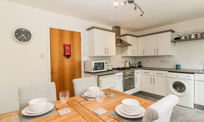 Bradford-on-Avon Cottage | 16 Mythern Meadow