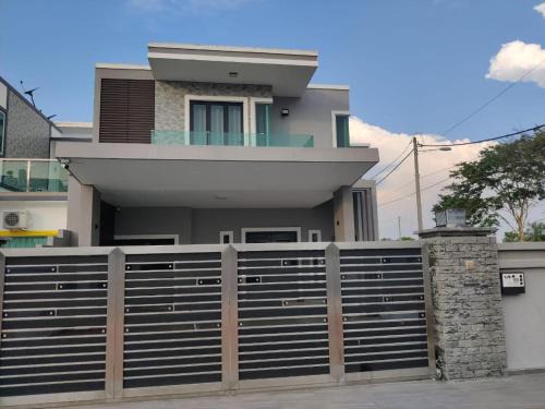 Kampung Sungai Epek House | 16 Paxs Bungalow Homestay Hutan Melintang by Aloha