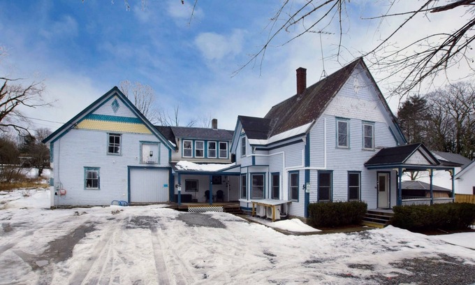Antrim House | 16 ppl 2 hot tubs, game room, fire pit