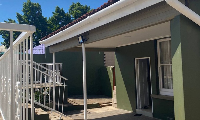 Windermere House | 16 sleeper house, 5 minutes to Moses Mabhida Stadium North Beach & Florida Road