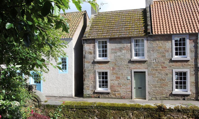 Crail Cottage | 16 WESTGATE SOUTH, family friendly, country holiday cottage in Crail