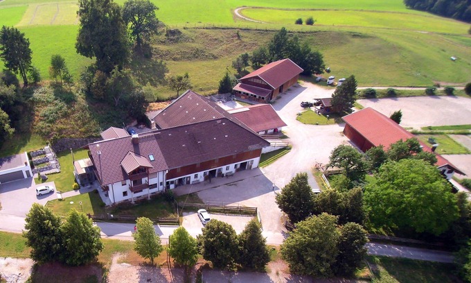 Munchen District Apartment | 160 sqm gallery apartment in a quiet hamlet southeast of Munich (MVV area)
