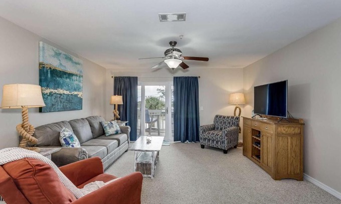 Innerarity Townhomes House | 16038 Innerarity Pt Rd