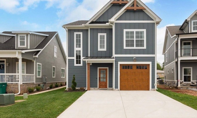Winchester House | 162 Barefoot · Community Pool & Lake Access on Tims Ford