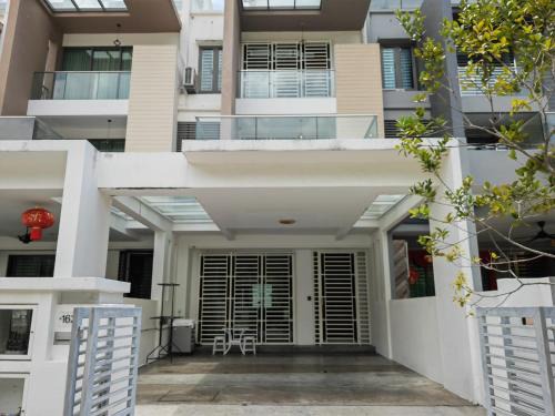 Gelugor House | 162 Home4Stay Deluxe Big 3story 6Rooms 20pax Wedding USM Arena Bridge