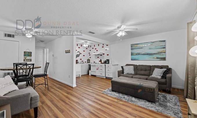 Biloxi Condo | 166 Oak Shores Just a short walk to the beach.