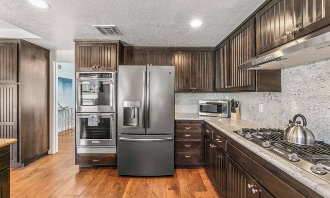 Chatsworth House | 167 - Serene Tennis & Pool Estate