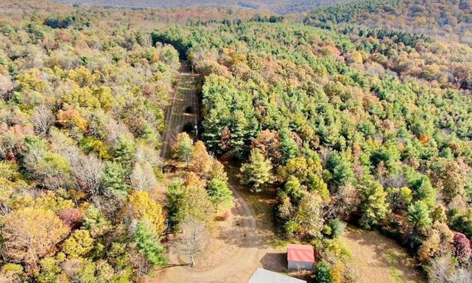 Burks Fork House | 168 private acres | ATV/dirtbike trails| walk to winery| hunt | 5 BEDROOM HOUSE