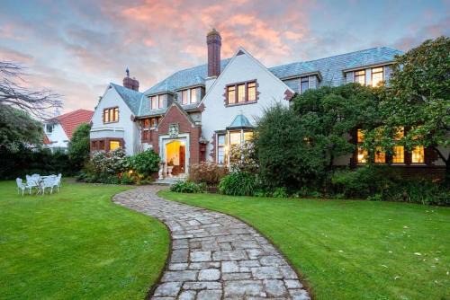 St. Clair Villa | 169 Forbury Road
