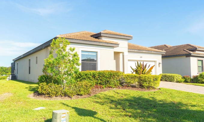 Haines City House | 169CC: Charming 3-Bedroom Retreat at Balmoral Resort with private pool