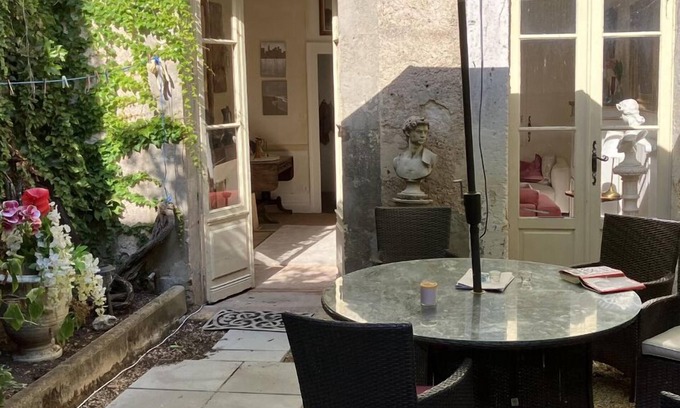 Sainte-Foy-la-Grande House | 16th Century Merchant's HousenSte Foy La GrandenNr Bergerac ✈️nSleeps 4nNEW!