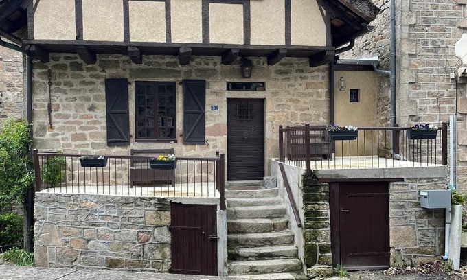 Saint-Augustin House | 16th century thatched house, relaxation area for adults and children