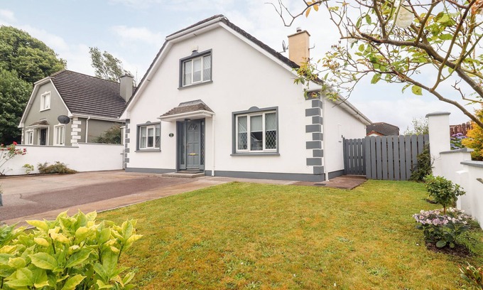 Killorglin Cottage | 17 CLOVER HILL, pet friendly in Killorglin, County Kerry