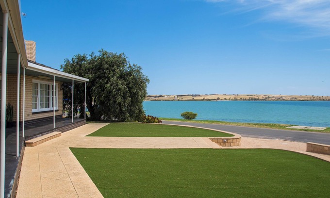 Streaky Bay House | 17 Eyre Ave - Waterfront Accomodation