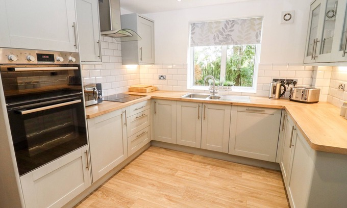 Broadway Cottage | 17 Sands Close