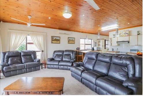 Jeffreys Bay Villa | 17 Villa Leadwood