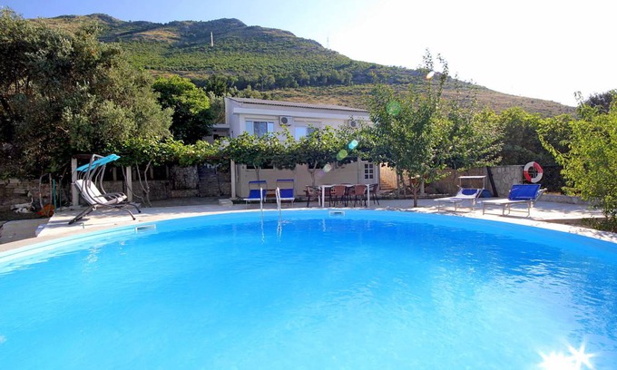 Rezevici House | 170 m² House ∙ 4 bedrooms ∙ 10 guests