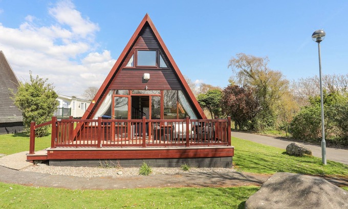 Rhyd-y-clafdy Cottage | 171 SNOWDONIA VIEW, pet friendly, with pool in Chwilog