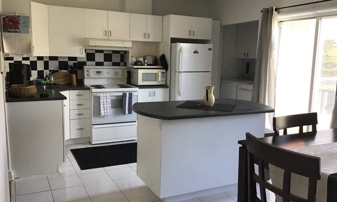 Verdun Apartment | #175 Large 1 bedroom, Cozy and Bright Apartment