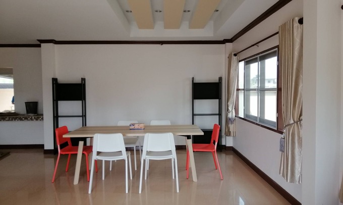 Ban Pong House | 175squarewah/newly renovated/90sqwah backyard/4bedrooms/3bathrooms